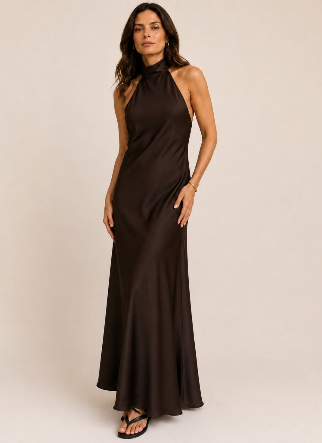 Vestido Longo Acetinado com Gola Alta
