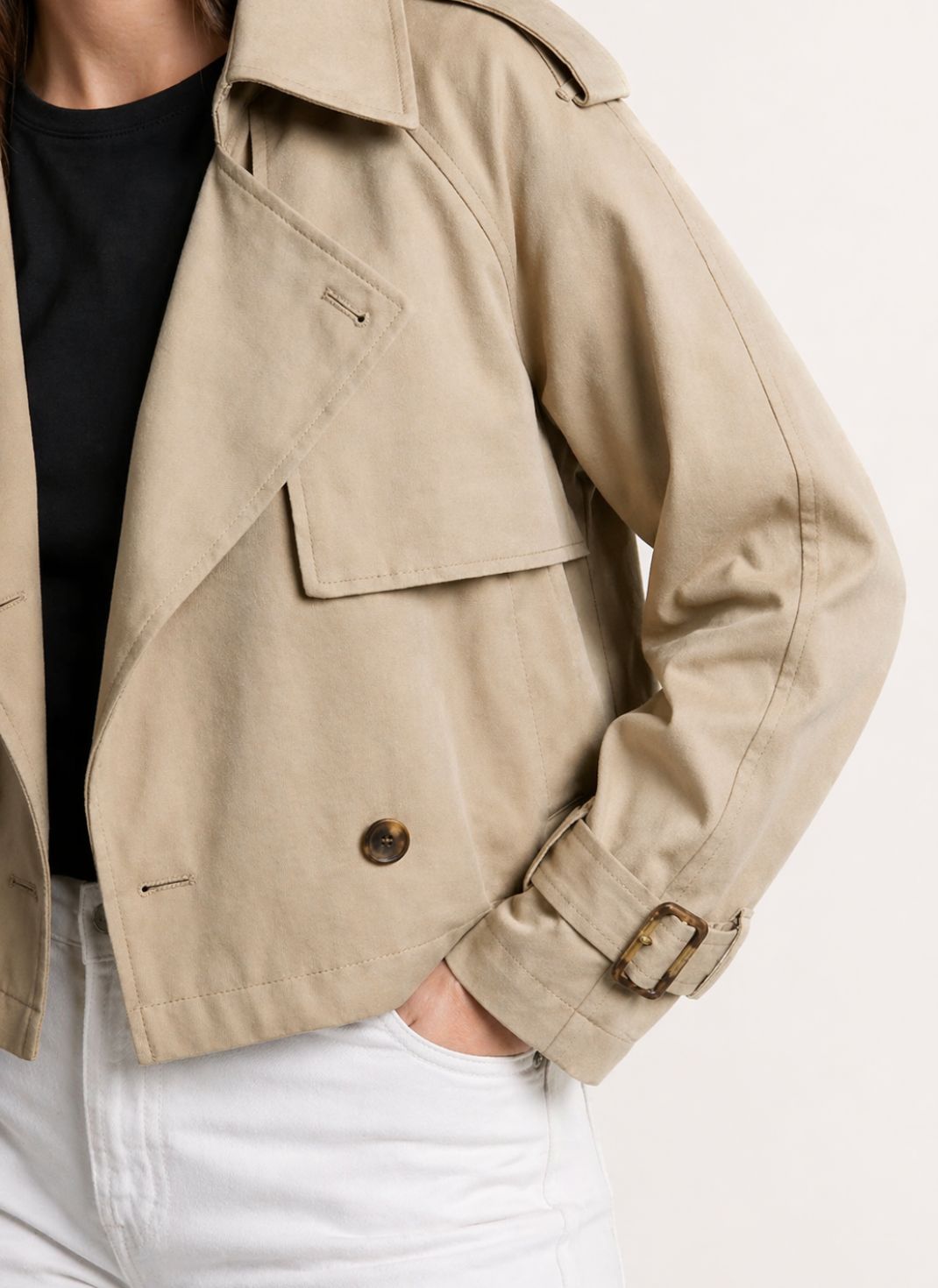 Jaqueta Curta Estilo Trench com Botões Duplos e Lapela