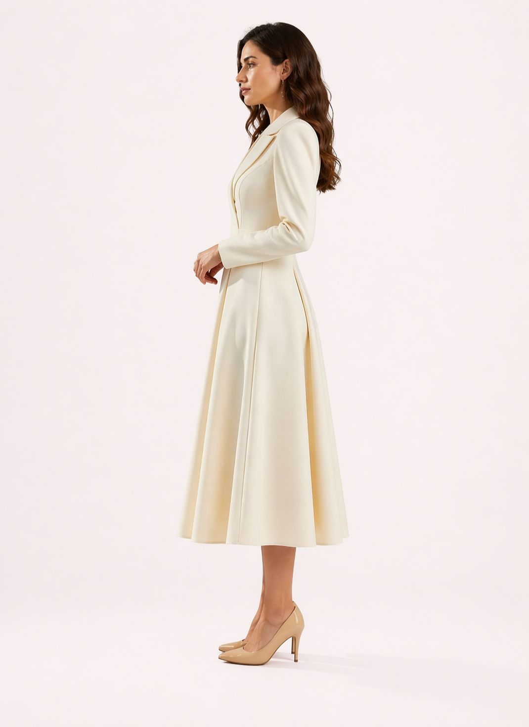 Vestido Midi Estruturado com Lapela e Modelagem Evasê
