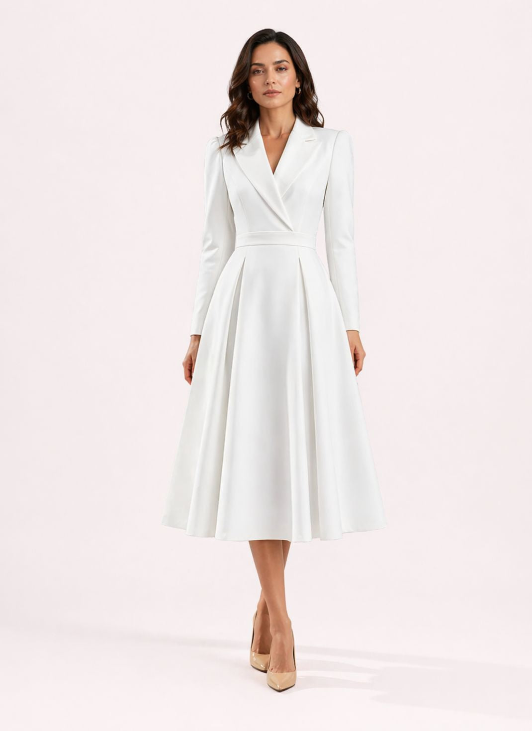 Vestido Midi Estruturado com Lapela e Modelagem Evasê