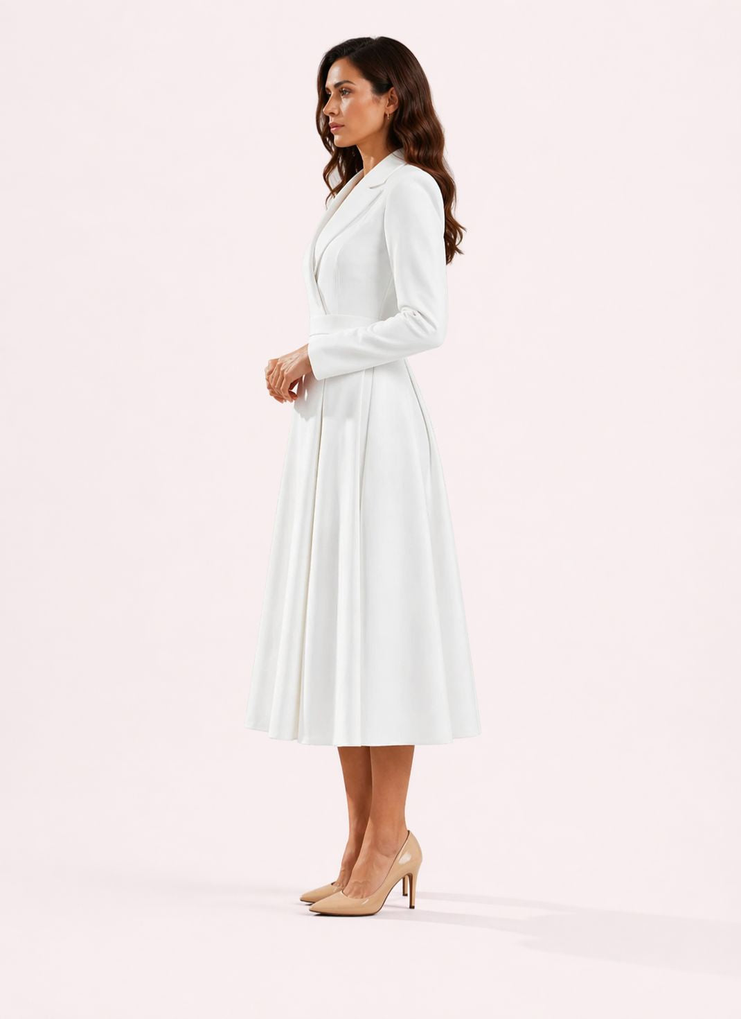 Vestido Midi Estruturado com Lapela e Modelagem Evasê