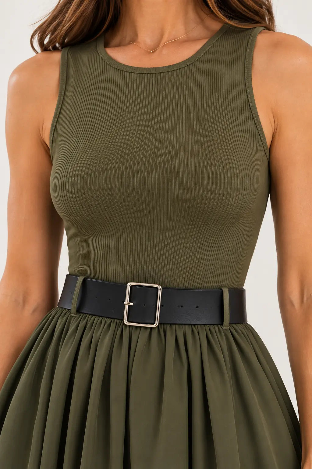Vestido Longo Evasê com Cinto na Cintura